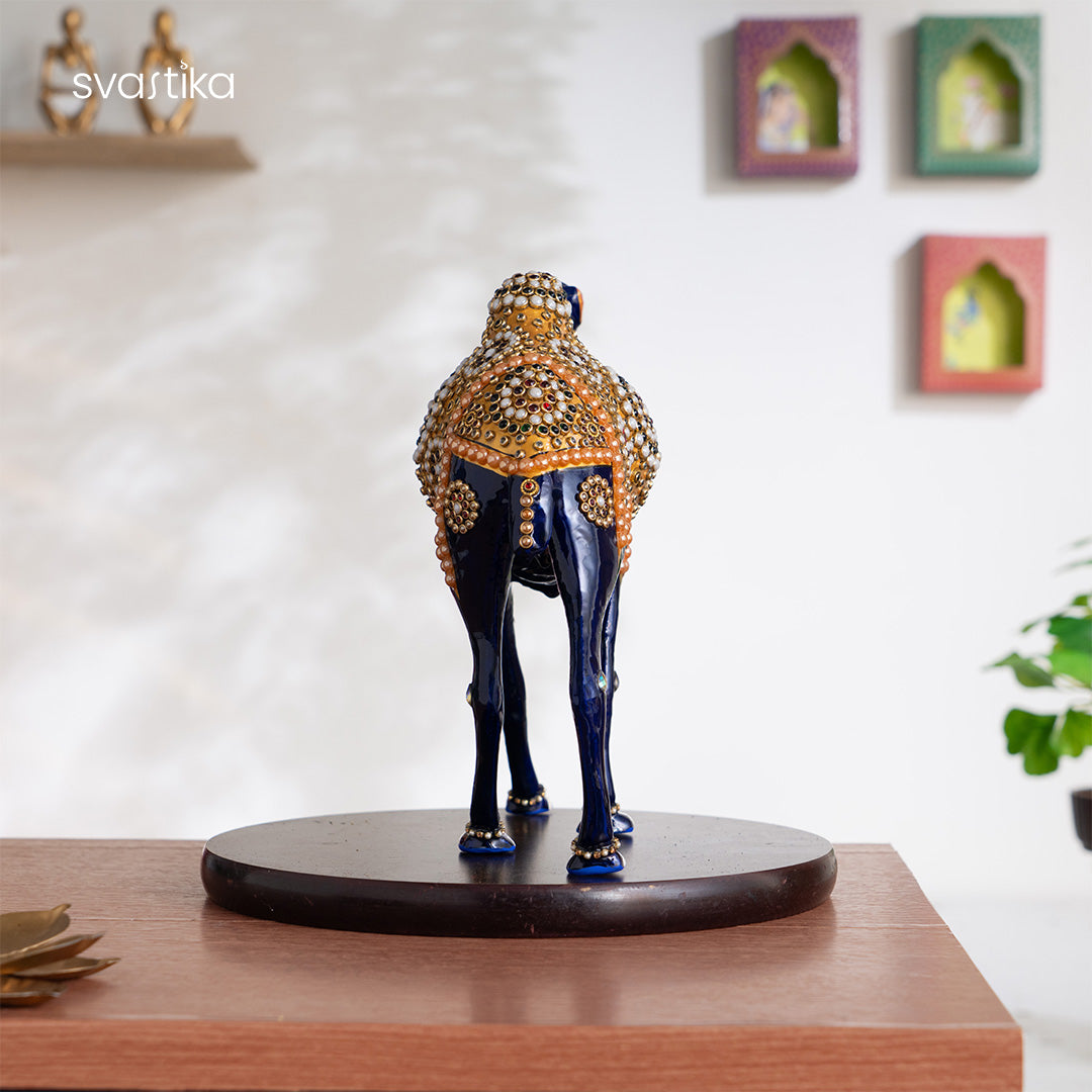camel statue decor