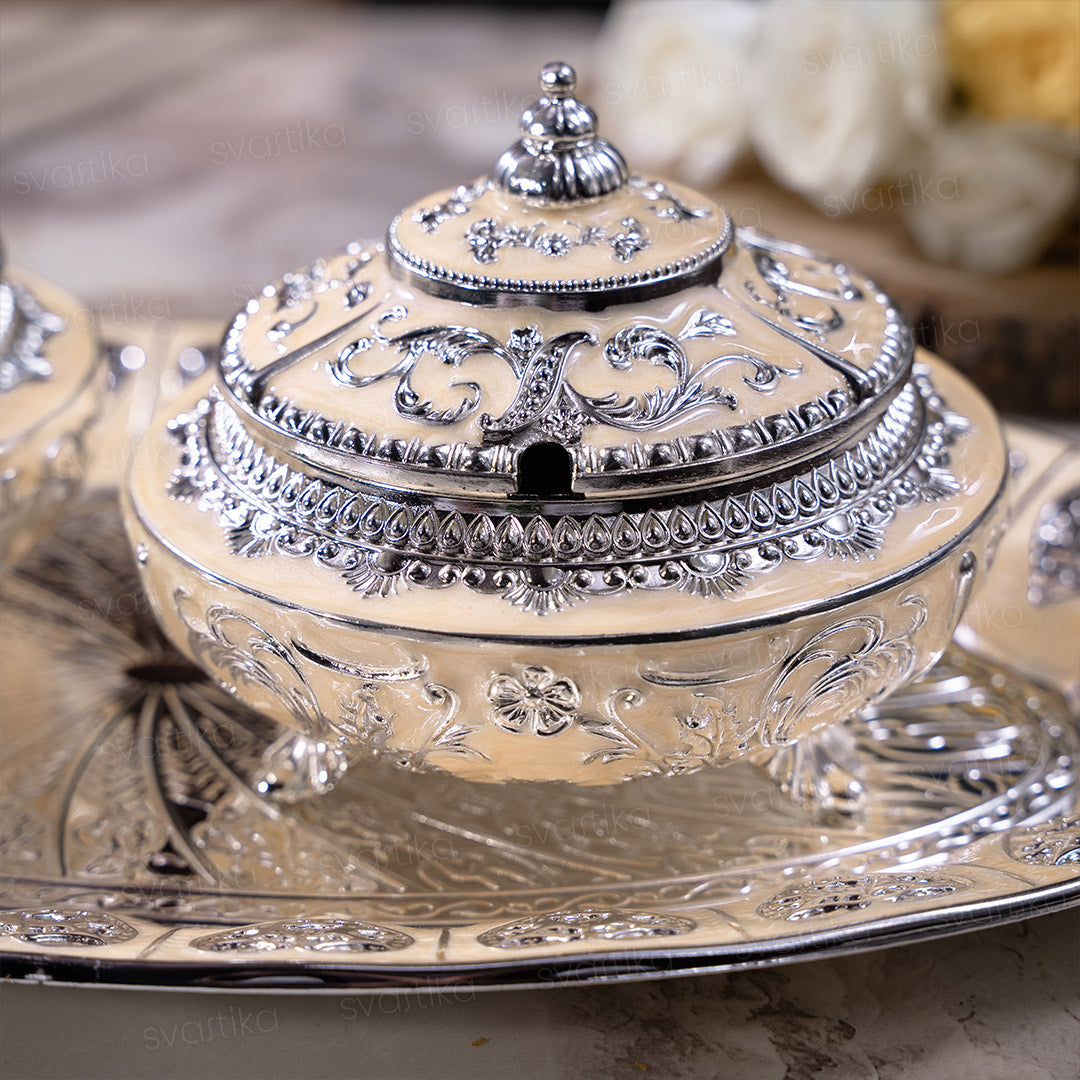 tray set with bowls
